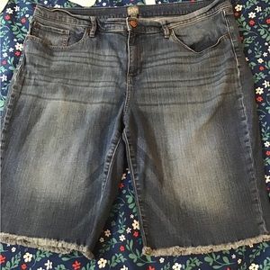 Women’s size 18 Soho New York company jeans shorts Bermuda stretch cc